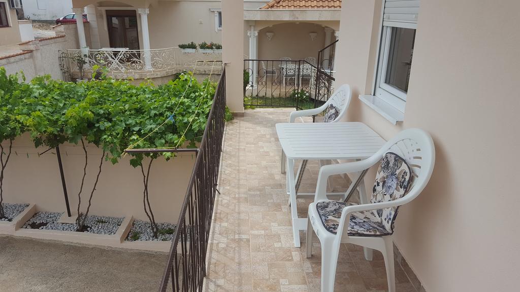 Apartments Diva Добра вода Екстериор снимка